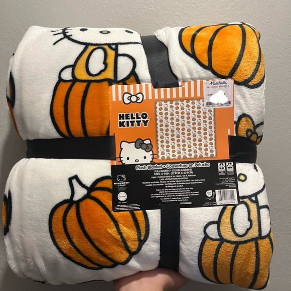 Hello Kitty Pumpkin White Plush Blanket Queen “90x90” - Picture 1 of 2